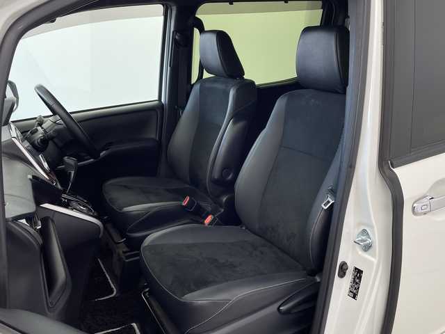 トヨタ ヴォクシー ZS 煌Ⅲ 茨城県 2021(令3)年 4.9万km ホワイトパールクリスタルシャイン 純正９インチナビ　バックモニター　フリップダウンモニター　衝突被害軽減ブレーキ　両側電動スライドドア　スマートキー　フルセグＴＶ　クルコン　ＥＴＣ　コーナーセンサー　横滑り防止装置　プッシュスタート