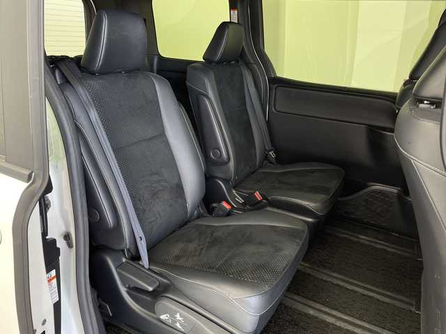 トヨタ ヴォクシー ZS 煌Ⅲ 茨城県 2021(令3)年 4.9万km ホワイトパールクリスタルシャイン 純正９インチナビ　バックモニター　フリップダウンモニター　衝突被害軽減ブレーキ　両側電動スライドドア　スマートキー　フルセグＴＶ　クルコン　ＥＴＣ　コーナーセンサー　横滑り防止装置　プッシュスタート