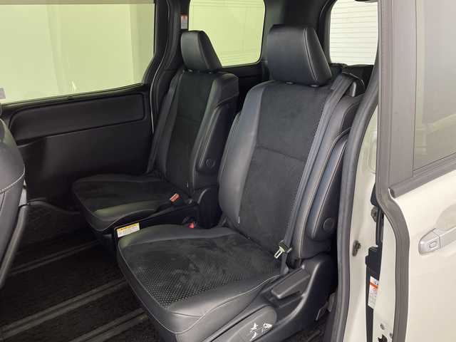 トヨタ ヴォクシー ZS 煌Ⅲ 茨城県 2021(令3)年 4.9万km ホワイトパールクリスタルシャイン 純正９インチナビ　バックモニター　フリップダウンモニター　衝突被害軽減ブレーキ　両側電動スライドドア　スマートキー　フルセグＴＶ　クルコン　ＥＴＣ　コーナーセンサー　横滑り防止装置　プッシュスタート