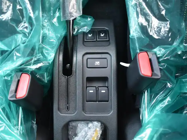 スズキ ジムニー ノマド FC 神奈川県 2025(令7)年 0.1千km 黒 ワンオーナー/セーフティサポート（予防安全技術）/：デュアルブレーキサポート/：誤発進抑制機能/：後退時ブレーキサポート/：後方誤発進抑制機能/：車線逸脱警報機能/：ハイビームアシスト/：アダプティブクルーズコントロール/：標識認識機能/：ふらつき警報機能/：先行車発進お知らせ機能/純正15インチアルミホイール/シートヒーター（前席）/純正LEDヘッドライト/：フロントフォグライト/：ヘッドランプウォッシャー