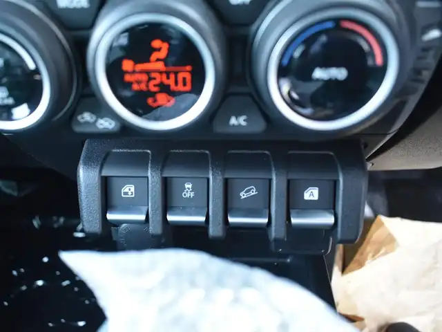 スズキ ジムニー ノマド FC 神奈川県 2025(令7)年 0.1千km 黒 ワンオーナー/セーフティサポート（予防安全技術）/：デュアルブレーキサポート/：誤発進抑制機能/：後退時ブレーキサポート/：後方誤発進抑制機能/：車線逸脱警報機能/：ハイビームアシスト/：アダプティブクルーズコントロール/：標識認識機能/：ふらつき警報機能/：先行車発進お知らせ機能/純正15インチアルミホイール/シートヒーター（前席）/純正LEDヘッドライト/：フロントフォグライト/：ヘッドランプウォッシャー