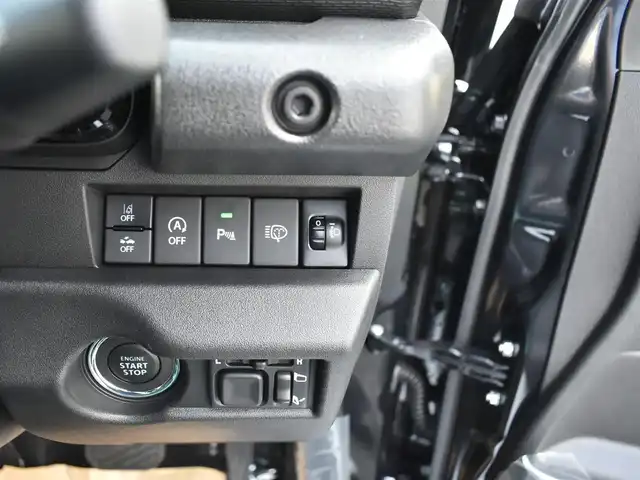 スズキ ジムニー ノマド FC 神奈川県 2025(令7)年 0.1千km 黒 ワンオーナー/セーフティサポート（予防安全技術）/：デュアルブレーキサポート/：誤発進抑制機能/：後退時ブレーキサポート/：後方誤発進抑制機能/：車線逸脱警報機能/：ハイビームアシスト/：アダプティブクルーズコントロール/：標識認識機能/：ふらつき警報機能/：先行車発進お知らせ機能/純正15インチアルミホイール/シートヒーター（前席）/純正LEDヘッドライト/：フロントフォグライト/：ヘッドランプウォッシャー