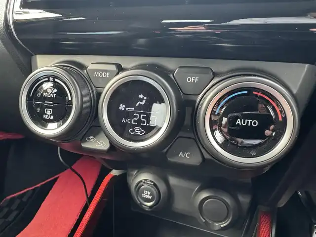 スズキ スイフト スポーツ セーフティPKG 千葉県 2018(平30)年 4万km チャンピオンイエロー ワンオーナー/6速MT/セーフティパッケージ/デュアルセンサーブレーキサポート/誤発信抑制機能/車線逸脱抑制機能/ふらつき警報/先行者発進お知らせ機能/レーダークルーズコントロール/純正8型ナビ/フルセグTV/Bluetooth/ビルトインETC/スポーツ専用バケットシート/シートヒーター/純正フロアマット/カーボンエアロ/純正17インチAW/オートライト
