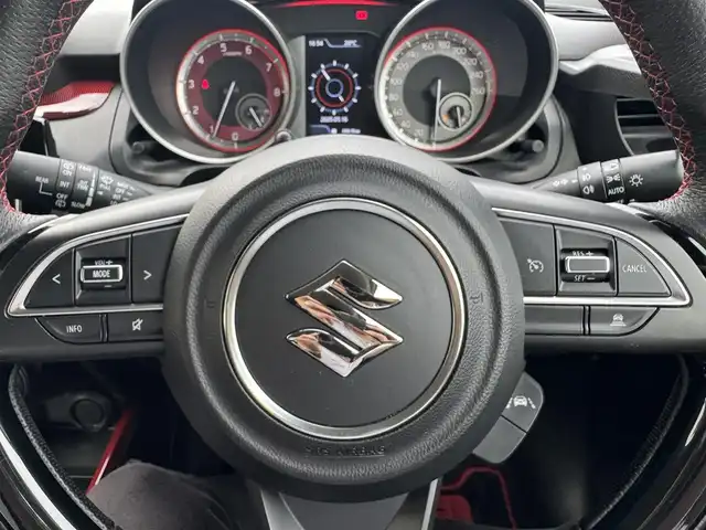 スズキ スイフト スポーツ セーフティPKG 千葉県 2018(平30)年 4万km チャンピオンイエロー ワンオーナー/6速MT/セーフティパッケージ/デュアルセンサーブレーキサポート/誤発信抑制機能/車線逸脱抑制機能/ふらつき警報/先行者発進お知らせ機能/レーダークルーズコントロール/純正8型ナビ/フルセグTV/Bluetooth/ビルトインETC/スポーツ専用バケットシート/シートヒーター/純正フロアマット/カーボンエアロ/純正17インチAW/オートライト