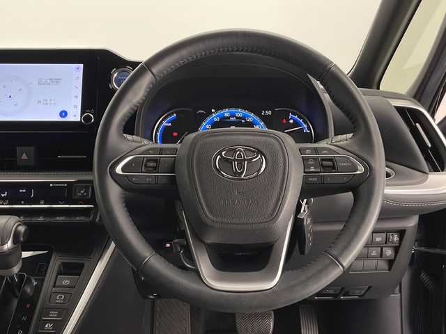 トヨタ ノア ハイブリッド S－Z 長野県 2022(令4)年 5.8万km アティチュードブラックマイカ 4WD/純正メモリナビ&フルセグTV&CD&DVD&USB&BT/純正フリップダウンモニター/トヨタセーフティセンス/アダプティブクルーズコントロール/レーンディパーチャーアラート/プリクラッシュセーフティー/クリアランスソナー/プロアクティブドライビングアシスト/パーキングサポートブレーキ/オートマチックハイビーム/ロードサインアシスト/先行車発進告知/快適便利パッケージ/パワーバックドア/ユニバーサルステップ/nanoe/両側パワースライドドア/ハーフレザーシート/前席シートヒーター/ステアリングスイッチ/ステアリングヒーター/2列目サンシェード/ウォークスルー/バックカメラ/ビルトインETC/LEDヘッドライト/オートライト/電動格納ミラー/ウィンカーミラー/電動ホールド/オートホールド/純正16インチAW装着/純正フロアマット/プッシュスタート/スマートキー