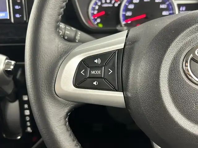 トヨタ ルーミー カスタムG 愛知県 2020(令2)年 4.4万km パールホワイトⅢ 禁煙車/純正7インチナビ/（CD/DVD/フルセグTV/Bluetooth/AM/FM)/バックカメラ/スマートアシストIII/・衝突軽減ブレーキ/・レーンキープアシスト/・オートマチックハイビーム/・クリアランスソナー/・誤発進抑制機能/ETC/両側パワースライドドア/アイドリングストップ/純正アルミホイール/スマートキー/プッシュスタート/スペアキー有/フロアマット/横滑り防止装置/LEDヘッドライト/フロントフォグライト