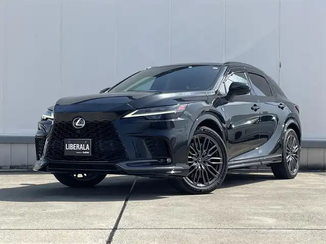 レクサス ＲＸ 500h Fスポーツパフォーマンス 東京都 2023(令5)年 1.9万km グラファイトブラックガラスフレーク マークレビンソンサウンドシステム/パノラマルーフ/スポーティエアロパッケージ/純正OP21インチAW/オレンジキャリパー/赤/黒コンビレザー