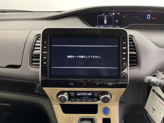 日産 セレナ e－パワー ハイウェイスター V 鹿児島県 2021(令3)年 4.4万km ブリリアントホワイトパール 純正ナビ/（AM/FM/CD/DVD/Bluetooth)/フルセグTV/アラウンドビューモニター/フリップダウンモニター/プロパイロット/両側パワースライドドア/ハンズフリーオートスライド/前席シートヒーター/ステアリングヒーター/ステアリングリモコン/横滑り防止/衝突被害軽減ブレーキ/クルーズコントロール/レーンキープアシスト/オートライト/前後コーナーセンサー/LEDヘッドライト/フォグランプ/フロアマット/純正15インチアルミ/プッシュスタート
