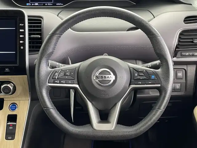 日産 セレナ e－パワー ハイウェイスター V 鹿児島県 2021(令3)年 4.4万km ブリリアントホワイトパール 純正ナビ/（AM/FM/CD/DVD/Bluetooth)/フルセグTV/アラウンドビューモニター/フリップダウンモニター/プロパイロット/両側パワースライドドア/ハンズフリーオートスライド/前席シートヒーター/ステアリングヒーター/ステアリングリモコン/横滑り防止/衝突被害軽減ブレーキ/クルーズコントロール/レーンキープアシスト/オートライト/前後コーナーセンサー/LEDヘッドライト/フォグランプ/フロアマット/純正15インチアルミ/プッシュスタート