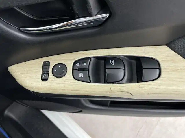 日産 セレナ e－パワー ハイウェイスター V 鹿児島県 2021(令3)年 4.4万km ブリリアントホワイトパール 純正ナビ/（AM/FM/CD/DVD/Bluetooth)/フルセグTV/アラウンドビューモニター/フリップダウンモニター/プロパイロット/両側パワースライドドア/ハンズフリーオートスライド/前席シートヒーター/ステアリングヒーター/ステアリングリモコン/横滑り防止/衝突被害軽減ブレーキ/クルーズコントロール/レーンキープアシスト/オートライト/前後コーナーセンサー/LEDヘッドライト/フォグランプ/フロアマット/純正15インチアルミ/プッシュスタート