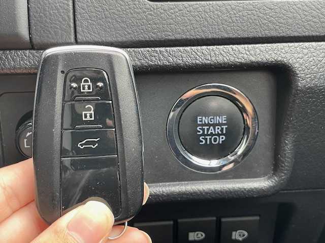 トヨタ ランドクルーザー プラド TX 静岡県 2021(令3)年 4.8万km ブラッキッシュアゲハガラスフレーク ４WD/ワンオーナー/純正SDナビ【AM/FM/BT/CD/DVD】/フルセグＴＶ/バックカメラ/ステアリングスィッチ/ＥＴＣ/スマートキー/クルーズコントロール/ルーフレール/コーナーセンサー/純正フロアマット/プッシュスタート/オートマチックハイビーム/オートライト/電格ミラー/スペアキー１/レーンキープアシスト/衝突被害軽減システム/ステアリングリモコン/横滑り防止装置/ドライブレコーダー/保証書/取扱説明書