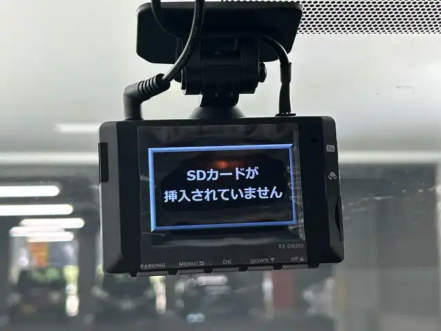 トヨタ アクア Z 愛知県 2022(令4)年 2.7万km プラチナホワイトパールマイカ トヨタチームメイト/・アドバンスドパーク/・ブラインドスポットモニター/・カラーヘッドアップディスプレイ/ブラインドスポットモニターセット/・パーキングブレーキサポート/・パノラミックビューモニター/合成皮革パッケージ/・合皮ファブリックシート/・パワーシート（運転席）/・シートヒーター（運転席助手席）/・ステアリングヒーター/純正１０．５インチディスプレイオーディオ/・ナビ/・Bluetooth/トヨタセーフティセンス　/・レーダークルーズコントロール　/・レーントレーシングアシスト/・プリクラッシュセーフティ/・オートマチックハイビーム/・ロードサインアシスト/Bi-BeamLEDヘッドライト/ナノイーX付オートエアコン/15インチ8本スポークアルミホイール