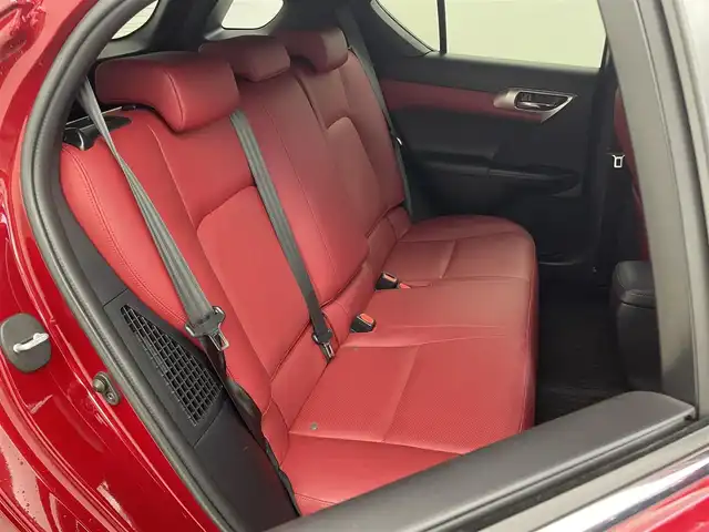 レクサス ＣＴ 200h Fスポーツ 埼玉県 2017(平29)年 4.6万km 赤Ⅱ メーカーナビ　サンルーフ　革シート　Ｂカメラ　シートヒーター　ＥＴＣ　レーダークルーズ　　コーナーセンサー　フルセグ　ＬＥＤヘッドライト　衝撃被害軽減装置　オートライト　レーンアシスト