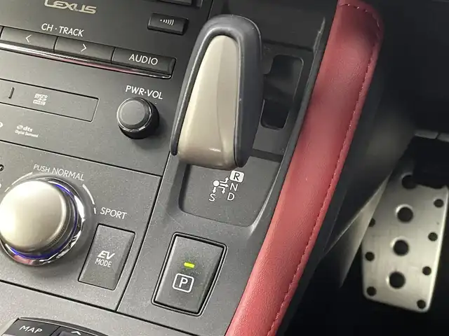 レクサス ＣＴ 200h Fスポーツ 埼玉県 2017(平29)年 4.6万km 赤Ⅱ メーカーナビ　サンルーフ　革シート　Ｂカメラ　シートヒーター　ＥＴＣ　レーダークルーズ　　コーナーセンサー　フルセグ　ＬＥＤヘッドライト　衝撃被害軽減装置　オートライト　レーンアシスト