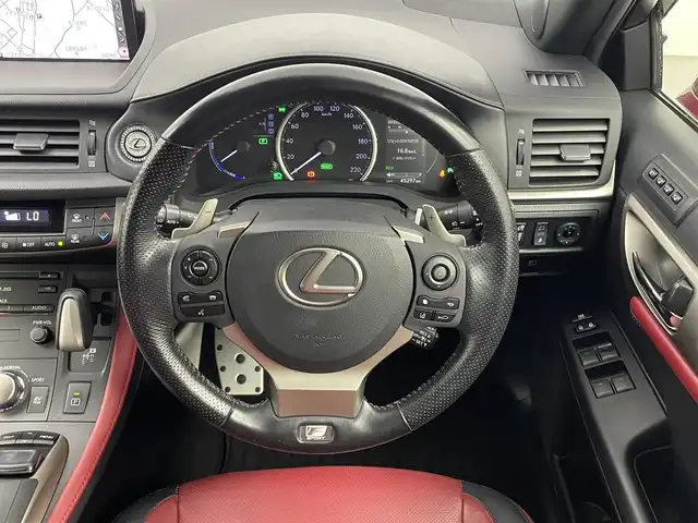 レクサス ＣＴ 200h Fスポーツ 埼玉県 2017(平29)年 4.6万km 赤Ⅱ メーカーナビ　サンルーフ　革シート　Ｂカメラ　シートヒーター　ＥＴＣ　レーダークルーズ　　コーナーセンサー　フルセグ　ＬＥＤヘッドライト　衝撃被害軽減装置　オートライト　レーンアシスト
