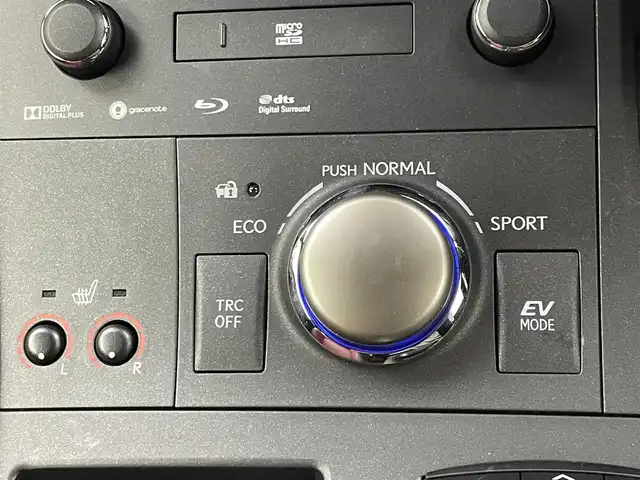 レクサス ＣＴ 200h Fスポーツ 埼玉県 2017(平29)年 4.6万km 赤Ⅱ メーカーナビ　サンルーフ　革シート　Ｂカメラ　シートヒーター　ＥＴＣ　レーダークルーズ　　コーナーセンサー　フルセグ　ＬＥＤヘッドライト　衝撃被害軽減装置　オートライト　レーンアシスト