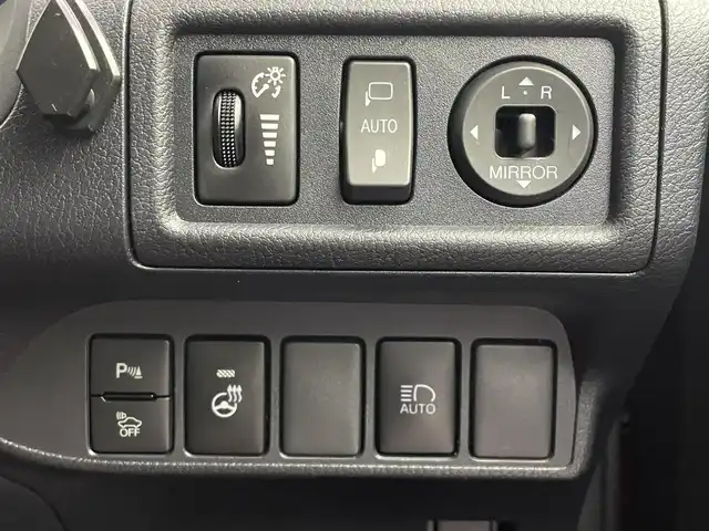 レクサス ＣＴ 200h Fスポーツ 埼玉県 2017(平29)年 4.6万km 赤Ⅱ メーカーナビ　サンルーフ　革シート　Ｂカメラ　シートヒーター　ＥＴＣ　レーダークルーズ　　コーナーセンサー　フルセグ　ＬＥＤヘッドライト　衝撃被害軽減装置　オートライト　レーンアシスト