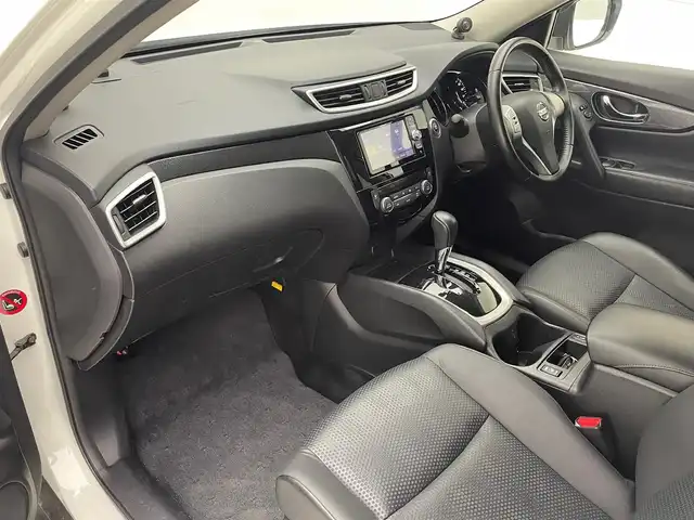 日産 エクストレイル ハイブリッド 20X エマージェンシーブレーキ 兵庫県 2016(平28)年 3.9万km ブリリアントホワイトパール 社外メモリナビ/（CD/DVD・SD/Bluetooth/フルセグTV）/・AVIC-RW901/バックカメラ/スライディングガラスルーフ/コーナーセンサー（前後）/エマージェンシーブレーキ/LKA/横滑り防止装置/パワーバックドア/カプロンシート/シートヒーター（D/N席）/LEDヘッドライト/オートライト/ETC/純正17インチアルミホイール/社外フロアマット/純正ドアバイザー/スマートキー/スペアキー1本/ルーフレール