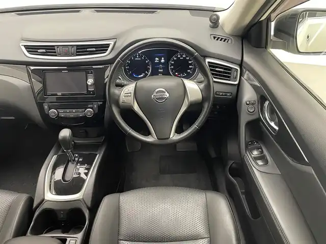 日産 エクストレイル ハイブリッド 20X エマージェンシーブレーキ 兵庫県 2016(平28)年 3.9万km ブリリアントホワイトパール 社外メモリナビ/（CD/DVD・SD/Bluetooth/フルセグTV）/・AVIC-RW901/バックカメラ/スライディングガラスルーフ/コーナーセンサー（前後）/エマージェンシーブレーキ/LKA/横滑り防止装置/パワーバックドア/カプロンシート/シートヒーター（D/N席）/LEDヘッドライト/オートライト/ETC/純正17インチアルミホイール/社外フロアマット/純正ドアバイザー/スマートキー/スペアキー1本/ルーフレール