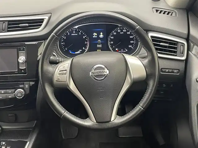 日産 エクストレイル ハイブリッド 20X エマージェンシーブレーキ 兵庫県 2016(平28)年 3.9万km ブリリアントホワイトパール 社外メモリナビ/（CD/DVD・SD/Bluetooth/フルセグTV）/・AVIC-RW901/バックカメラ/スライディングガラスルーフ/コーナーセンサー（前後）/エマージェンシーブレーキ/LKA/横滑り防止装置/パワーバックドア/カプロンシート/シートヒーター（D/N席）/LEDヘッドライト/オートライト/ETC/純正17インチアルミホイール/社外フロアマット/純正ドアバイザー/スマートキー/スペアキー1本/ルーフレール