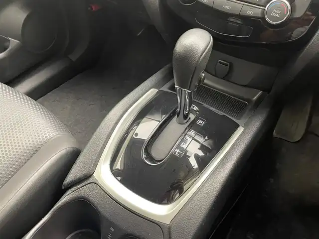 日産 エクストレイル ハイブリッド 20X エマージェンシーブレーキ 兵庫県 2016(平28)年 3.9万km ブリリアントホワイトパール 社外メモリナビ/（CD/DVD・SD/Bluetooth/フルセグTV）/・AVIC-RW901/バックカメラ/スライディングガラスルーフ/コーナーセンサー（前後）/エマージェンシーブレーキ/LKA/横滑り防止装置/パワーバックドア/カプロンシート/シートヒーター（D/N席）/LEDヘッドライト/オートライト/ETC/純正17インチアルミホイール/社外フロアマット/純正ドアバイザー/スマートキー/スペアキー1本/ルーフレール