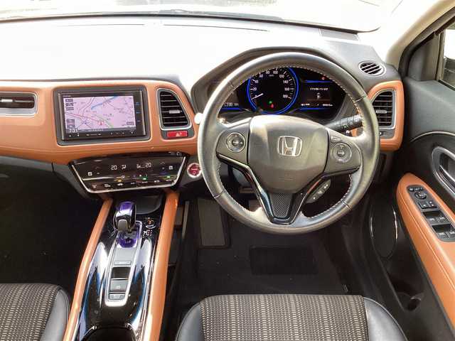 ホンダ ヴェゼル ハイブリッド Z 岡山県 2014(平26)年 6万km ホワイトオーキッドパール 純正ナビ/Bluetooth/フルセグTV/バックカメラ/ETC/ハーフレザーシート/Ｄ/Ｎシートヒーター/ドラレコ/社外18ＡＷ/LEDヘッドライト/オートライト/衝突軽減ブレーキ/クルーズコントロール/パドルシフト/スマートキー/プッシュスタート