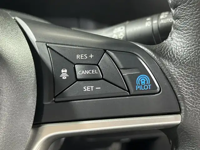 日産 セレナ ハイウェイスター Vセレクション 大阪府 2017(平29)年 2.2万km ダイヤモンドブラック ProPILOT 純正9incナビ(フルセグ/DVD再生/Bluetooth) 360カメラ 後席モニター デジタルインナーミラー ETC 衝突軽減 レーダークルコン パークアシスト ドラレコ