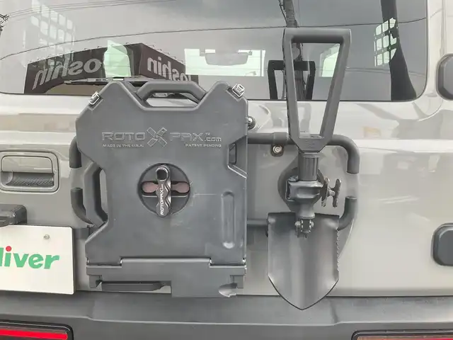 スズキ ジムニー XC 滋賀県 2021(令3)年 4.3万km ミディアムグレー 純正9インチナビゲーション/・Bluetooth・フルセグTV/FRPボンネット/FRバンパー（ショウワガレージ）/スキッドプレート（ショウワガレージ）/マフラー（ショウワガレージ）/テールランプ（ショウワガレージ）/フロントグリル（ショウワガレージ）/エアクリーナー（GReddy)/ブローオフバルブ（GReddy)/インタークーラ（GReddy)/シャックアブソーバー14段階調節式（タニグチ）/サスペンションスプリング/ラテラルロッド/オイルキャッチタンク/HKSブーストコントローラー（powerEditor)/社外フロントカメラ/ブーストメーター（Pivot）/ステアリング（ナルディー）/アルパインデジタルインナーミラー/・前後ドライブレコーダー付き/社外16AW（Toyoオープンカントリー）/ビルトインETC/保証書・取説・スペアキー/
