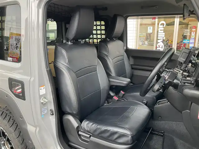 スズキ ジムニー XC 滋賀県 2021(令3)年 4.3万km ミディアムグレー 純正9インチナビゲーション/・Bluetooth・フルセグTV/FRPボンネット/FRバンパー（ショウワガレージ）/スキッドプレート（ショウワガレージ）/マフラー（ショウワガレージ）/テールランプ（ショウワガレージ）/フロントグリル（ショウワガレージ）/エアクリーナー（GReddy)/ブローオフバルブ（GReddy)/インタークーラ（GReddy)/シャックアブソーバー14段階調節式（タニグチ）/サスペンションスプリング/ラテラルロッド/オイルキャッチタンク/HKSブーストコントローラー（powerEditor)/社外フロントカメラ/ブーストメーター（Pivot）/ステアリング（ナルディー）/アルパインデジタルインナーミラー/・前後ドライブレコーダー付き/社外16AW（Toyoオープンカントリー）/ビルトインETC/保証書・取説・スペアキー/