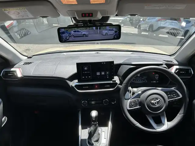 トヨタ ライズ Z 長崎県 2021(令3)年 6.8万km ナチュラルベージュマイカM ワンオーナー/純正9インチディスプレイオーディオ(BT/ラジオ/TV/Apple　Carplay/Android　Auto)/プッシュスタート/スマートキー/スペアキー/MTモード付AT/全車速追従機能付ACC/前後ドラレコ/ビルトインETC/デジタルインナーミラー/純正フロアマット/ドアバイザー/純正17インチアルミホイール/前席シートヒーター/ABS/VSC・TRC/イモビライザーシステム/スマートアシスト/前後コーナーセンサー/アイドリングストップ/LKC/SRSダブル・サイドエアバッグ/SRSカーテンエアバッグ/オートライト/取扱説明書/保証書/記録簿