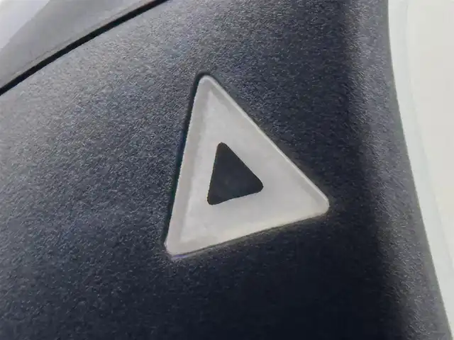 ＢＭＷ ３２０ｄ ラグジュアリー 福岡県 2018(平30)年 2.5万km 黒 純正ナビ/フルセグTV/ＥＴＣ　/ドライブレコーダー　/バックカメラ　/レーダークルーズコントロール　/ＢＳＭ　/レーンキープ　/クリアランスソナー　/横滑り防止装置　/アイドリングストップ/シートヒーター　/レザーシート　/パワーシート　/純正１７インチＡＷ　/ＬＥＤ