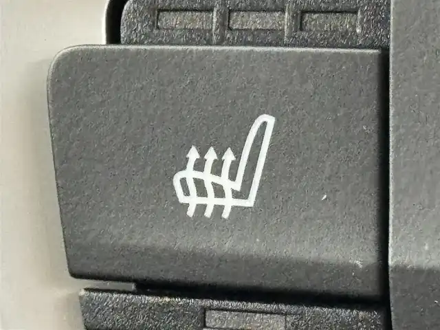 ＢＭＷ ３２０ｄ ラグジュアリー 福岡県 2018(平30)年 2.5万km 黒 純正ナビ/フルセグTV/ＥＴＣ　/ドライブレコーダー　/バックカメラ　/レーダークルーズコントロール　/ＢＳＭ　/レーンキープ　/クリアランスソナー　/横滑り防止装置　/アイドリングストップ/シートヒーター　/レザーシート　/パワーシート　/純正１７インチＡＷ　/ＬＥＤ