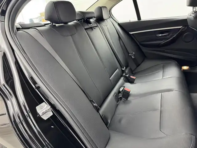 ＢＭＷ ３２０ｄ ラグジュアリー 福岡県 2018(平30)年 2.5万km 黒 純正ナビ/フルセグTV/ＥＴＣ　/ドライブレコーダー　/バックカメラ　/レーダークルーズコントロール　/ＢＳＭ　/レーンキープ　/クリアランスソナー　/横滑り防止装置　/アイドリングストップ/シートヒーター　/レザーシート　/パワーシート　/純正１７インチＡＷ　/ＬＥＤ