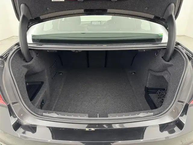 ＢＭＷ ３２０ｄ ラグジュアリー 福岡県 2018(平30)年 2.5万km 黒 純正ナビ/フルセグTV/ＥＴＣ　/ドライブレコーダー　/バックカメラ　/レーダークルーズコントロール　/ＢＳＭ　/レーンキープ　/クリアランスソナー　/横滑り防止装置　/アイドリングストップ/シートヒーター　/レザーシート　/パワーシート　/純正１７インチＡＷ　/ＬＥＤ