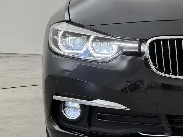 ＢＭＷ ３２０ｄ ラグジュアリー 福岡県 2018(平30)年 2.5万km 黒 純正ナビ/フルセグTV/ＥＴＣ　/ドライブレコーダー　/バックカメラ　/レーダークルーズコントロール　/ＢＳＭ　/レーンキープ　/クリアランスソナー　/横滑り防止装置　/アイドリングストップ/シートヒーター　/レザーシート　/パワーシート　/純正１７インチＡＷ　/ＬＥＤ