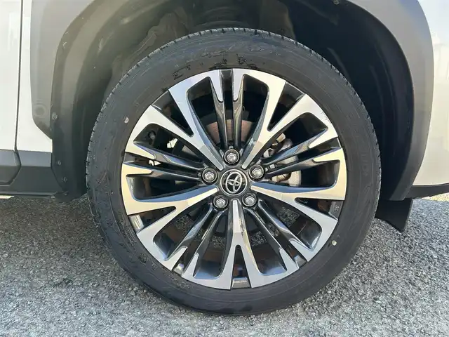 トヨタ ヤリスクロス Z 宮城県 2021(令3)年 1.8万km ブラックマイカ/ホワイトパールクリスタルシャイン 2トーン /ワンオーナー//ディスプレイオーディオナビ//FM/AM/BT/USB/スマートフォン連携//アラウンドビューモニター//ハーフレザーシート//前席シートヒーター/D席パワーシート//レーダークルーズコントロール//プリクラッシュセーフティ//クリアランスソナー//ブラインドスポットモニター//レーンキープアシスト//ビルトインETC//LEDヘッドライト/オートハイビーム//社外AWスタッドレスタイヤ積込(205/65R16)