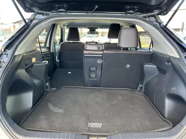 トヨタ ヤリスクロス Z 宮城県 2021(令3)年 1.8万km ブラックマイカ/ホワイトパールクリスタルシャイン 2トーン /ワンオーナー//ディスプレイオーディオナビ//FM/AM/BT/USB/スマートフォン連携//アラウンドビューモニター//ハーフレザーシート//前席シートヒーター/D席パワーシート//レーダークルーズコントロール//プリクラッシュセーフティ//クリアランスソナー//ブラインドスポットモニター//レーンキープアシスト//ビルトインETC//LEDヘッドライト/オートハイビーム//社外AWスタッドレスタイヤ積込(205/65R16)