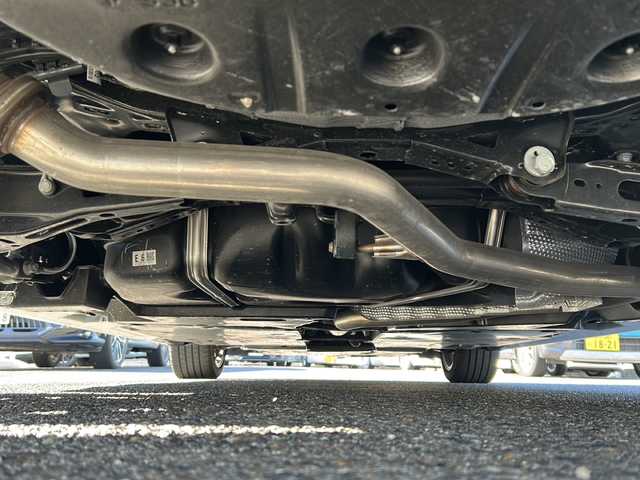 トヨタ カムリ WSレザーパッケージ 愛知県 2023(令5)年 0.8万km アティチュードブラックマイカ/プラチナホワイトパールマイカ /禁煙車/ワンオーナー//9インチディスプレイオーディオ//Tコネクトナビ/フルセグTV//Bluetooth・USB//バックカメラ・パノラミックビューモニター//ビルトインETC2.0//前後ドライブレコーダー//カラーヘッドアップディスプレイ//トヨタセーフティセンス//プリクラッシュセーフティ//レーントレーシングアシスト//オートマチックハイビーム//ロードサインアシスト//レーダークルーズコントロール/　（全車速追従機能付き）//ブラインドスポットモニター//クリアランスソナー//リアクロストラフィックアラート//パーキングサポートブレーキ//黒本革シート//前席シートヒーター//前席パワーシート//パドルシフト//純正１８インチアルミ//本革巻きステアリング//電動チルトステアリング//電動パーキング・ブレーキホールド//ISOFIX//LEDオートライト//電動格納ミラーウィンカー//純正フロアマット//純正ドアバイザー//取扱説明書//新車保証書//スペアキー