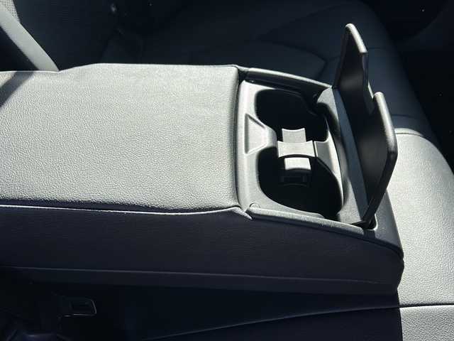 トヨタ カムリ WSレザーパッケージ 愛知県 2023(令5)年 0.8万km アティチュードブラックマイカ/プラチナホワイトパールマイカ /禁煙車/ワンオーナー//9インチディスプレイオーディオ//Tコネクトナビ/フルセグTV//Bluetooth・USB//バックカメラ・パノラミックビューモニター//ビルトインETC2.0//前後ドライブレコーダー//カラーヘッドアップディスプレイ//トヨタセーフティセンス//プリクラッシュセーフティ//レーントレーシングアシスト//オートマチックハイビーム//ロードサインアシスト//レーダークルーズコントロール/　（全車速追従機能付き）//ブラインドスポットモニター//クリアランスソナー//リアクロストラフィックアラート//パーキングサポートブレーキ//黒本革シート//前席シートヒーター//前席パワーシート//パドルシフト//純正１８インチアルミ//本革巻きステアリング//電動チルトステアリング//電動パーキング・ブレーキホールド//ISOFIX//LEDオートライト//電動格納ミラーウィンカー//純正フロアマット//純正ドアバイザー//取扱説明書//新車保証書//スペアキー