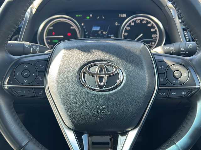 トヨタ カムリ WSレザーパッケージ 愛知県 2023(令5)年 0.8万km アティチュードブラックマイカ/プラチナホワイトパールマイカ /禁煙車/ワンオーナー//9インチディスプレイオーディオ//Tコネクトナビ/フルセグTV//Bluetooth・USB//バックカメラ・パノラミックビューモニター//ビルトインETC2.0//前後ドライブレコーダー//カラーヘッドアップディスプレイ//トヨタセーフティセンス//プリクラッシュセーフティ//レーントレーシングアシスト//オートマチックハイビーム//ロードサインアシスト//レーダークルーズコントロール/　（全車速追従機能付き）//ブラインドスポットモニター//クリアランスソナー//リアクロストラフィックアラート//パーキングサポートブレーキ//黒本革シート//前席シートヒーター//前席パワーシート//パドルシフト//純正１８インチアルミ//本革巻きステアリング//電動チルトステアリング//電動パーキング・ブレーキホールド//ISOFIX//LEDオートライト//電動格納ミラーウィンカー//純正フロアマット//純正ドアバイザー//取扱説明書//新車保証書//スペアキー