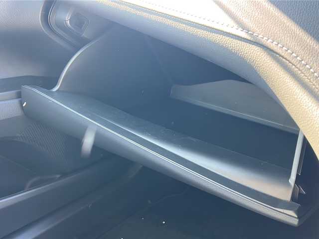 トヨタ カムリ WSレザーパッケージ 愛知県 2023(令5)年 0.8万km アティチュードブラックマイカ/プラチナホワイトパールマイカ /禁煙車/ワンオーナー//9インチディスプレイオーディオ//Tコネクトナビ/フルセグTV//Bluetooth・USB//バックカメラ・パノラミックビューモニター//ビルトインETC2.0//前後ドライブレコーダー//カラーヘッドアップディスプレイ//トヨタセーフティセンス//プリクラッシュセーフティ//レーントレーシングアシスト//オートマチックハイビーム//ロードサインアシスト//レーダークルーズコントロール/　（全車速追従機能付き）//ブラインドスポットモニター//クリアランスソナー//リアクロストラフィックアラート//パーキングサポートブレーキ//黒本革シート//前席シートヒーター//前席パワーシート//パドルシフト//純正１８インチアルミ//本革巻きステアリング//電動チルトステアリング//電動パーキング・ブレーキホールド//ISOFIX//LEDオートライト//電動格納ミラーウィンカー//純正フロアマット//純正ドアバイザー//取扱説明書//新車保証書//スペアキー