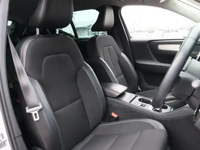 ボルボ ＸＣ４０ T4 AWD モメンタム 宮城県 2018(平30)年 3.6万km アイスホワイト 純正ナビ/ハーフレザーシート/シートヒーター/ＥＴＣ/全方位カメラ/アダプティブクルーズコントロール/LEDヘッドライト/オートライト/ブラインドスポットモニター/レーンキープアシスト/純正18インチAW/パワーバック