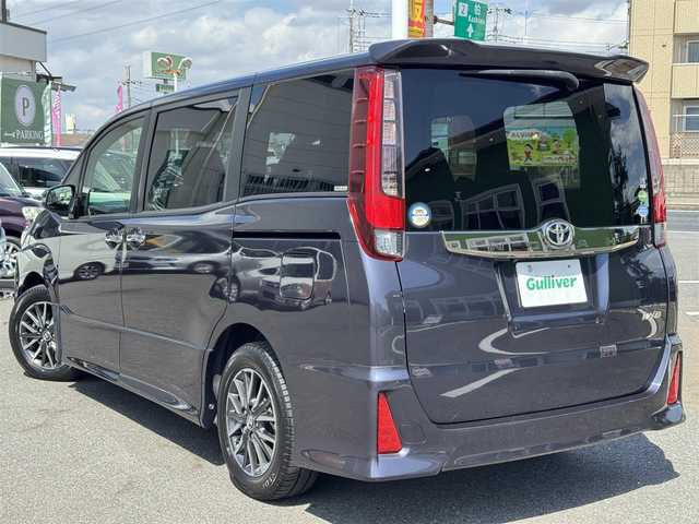 トヨタ ノア Si ダブルバイビー 千葉県 2017(平29)年 2.6万km ダークバイオレットマイカメタリック ワンオーナー/プリクラッシュセーフティ/レーンキープアシスト/クルーズコントロール/純正9インチナビ/バックカメラ/AM/FM/CD/DVD/BT/フルセグTV/TVキャンセラー切替スイッチ付/ビルトインETC/両側パワースライドドア/ハーフレザーシート/2列目ロールサンシェード/ハーフレザーシート/アイドリングストップ/オートマチックハイビーム/オールオートパワーウィンドウ/純正フロアマット/純正ラゲージパーテーションケース/純正16インチAW/LEDヘッドライト/スペアキー1本/保証書・取説/H29・30・R1~6記録簿