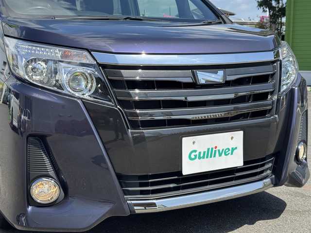 トヨタ ノア Si ダブルバイビー 千葉県 2017(平29)年 2.6万km ダークバイオレットマイカメタリック ワンオーナー/プリクラッシュセーフティ/レーンキープアシスト/クルーズコントロール/純正9インチナビ/バックカメラ/AM/FM/CD/DVD/BT/フルセグTV/TVキャンセラー切替スイッチ付/ビルトインETC/両側パワースライドドア/ハーフレザーシート/2列目ロールサンシェード/ハーフレザーシート/アイドリングストップ/オートマチックハイビーム/オールオートパワーウィンドウ/純正フロアマット/純正ラゲージパーテーションケース/純正16インチAW/LEDヘッドライト/スペアキー1本/保証書・取説/H29・30・R1~6記録簿