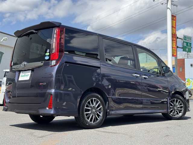 トヨタ ノア Si ダブルバイビー 千葉県 2017(平29)年 2.6万km ダークバイオレットマイカメタリック ワンオーナー/プリクラッシュセーフティ/レーンキープアシスト/クルーズコントロール/純正9インチナビ/バックカメラ/AM/FM/CD/DVD/BT/フルセグTV/TVキャンセラー切替スイッチ付/ビルトインETC/両側パワースライドドア/ハーフレザーシート/2列目ロールサンシェード/ハーフレザーシート/アイドリングストップ/オートマチックハイビーム/オールオートパワーウィンドウ/純正フロアマット/純正ラゲージパーテーションケース/純正16インチAW/LEDヘッドライト/スペアキー1本/保証書・取説/H29・30・R1~6記録簿