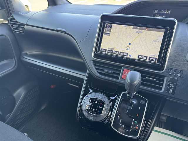 トヨタ ノア Si ダブルバイビー 千葉県 2017(平29)年 2.6万km ダークバイオレットマイカメタリック ワンオーナー/プリクラッシュセーフティ/レーンキープアシスト/クルーズコントロール/純正9インチナビ/バックカメラ/AM/FM/CD/DVD/BT/フルセグTV/TVキャンセラー切替スイッチ付/ビルトインETC/両側パワースライドドア/ハーフレザーシート/2列目ロールサンシェード/ハーフレザーシート/アイドリングストップ/オートマチックハイビーム/オールオートパワーウィンドウ/純正フロアマット/純正ラゲージパーテーションケース/純正16インチAW/LEDヘッドライト/スペアキー1本/保証書・取説/H29・30・R1~6記録簿