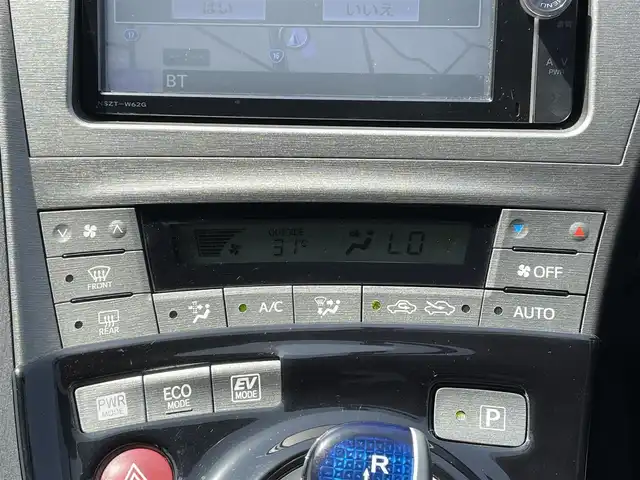 トヨタ プリウス S 千葉県 2012(平24)年 9.3万km ホワイトパールクリスタルシャイン 純正SDナビ【NSZT-W62G】/バックカメラ/スマートキー/純正キセノンヘッドライト/フォグランプ/社外16インチアルミホイール/ドアバイザー/サイド＆カーテンエアバッグ