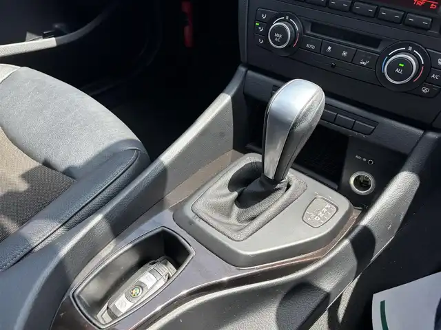 ＢＭＷ Ｘ１ sDrive 18i 京都府 2014(平26)年 7.7万km サファイアブラックP 禁煙車/ETC/AUX/ハーフレザー/キセノン/スマートキー２個/１８インチアルミホイール/保証書/