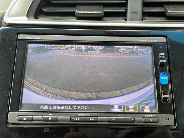 ホンダ フィット 13G Fパッケージ 静岡県 2016(平28)年 16.2万km プレミアムホワイトパールⅡ 純正SDナビ/・CD/・DVD/・ワンセグTV/・Bluetooth/・USB/・AM/・FM/主要装備/・Bカメラ/・前方ドラレコ/・スマートキー/・プッシュスタート/・純正フロアマット/・AAC/・ステアリングスイッチ