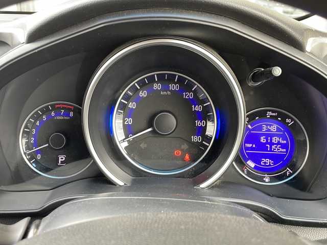 ホンダ フィット 13G Fパッケージ 静岡県 2016(平28)年 16.2万km プレミアムホワイトパールⅡ 純正SDナビ/・CD/・DVD/・ワンセグTV/・Bluetooth/・USB/・AM/・FM/主要装備/・Bカメラ/・前方ドラレコ/・スマートキー/・プッシュスタート/・純正フロアマット/・AAC/・ステアリングスイッチ